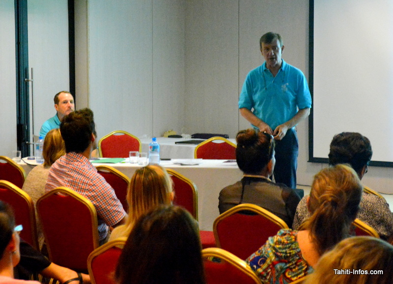 Une assemblée de patrons et de cadres qui aime entendre parler des nouvelles formes d'organisation et de management.