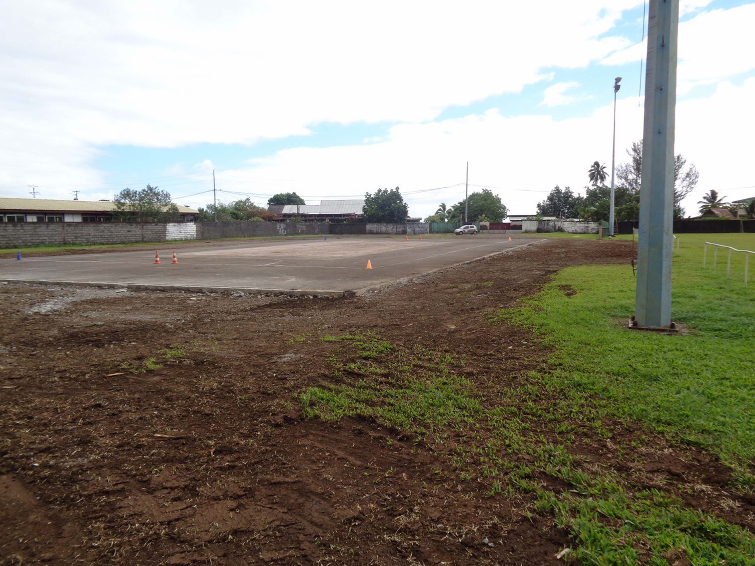 la dalle a été conservée afin de permettre aux habitants de bénéficier d’un plateau sportif