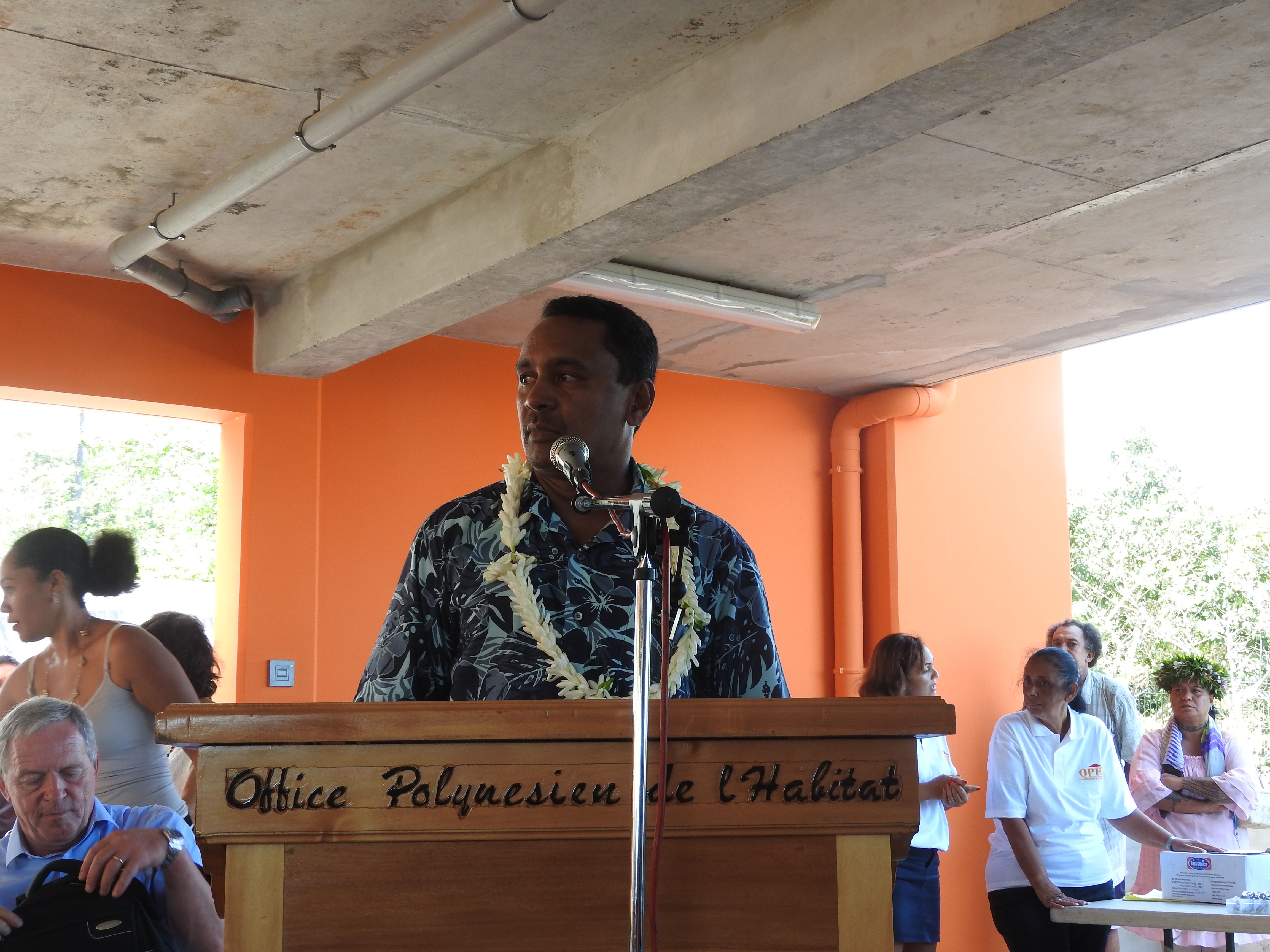 Tearii Alpha, ministre du logement : " La priorité est donnée à 100 % aux relogements des familles habitant sur l'emplacement du futur Mahana beach"