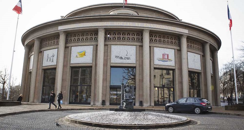 Le Conseil économique social et environnemental est une assemblée consultative représentant la société civile de la  République. Il émet des avis sur les projets et propositions de lois de la République mais aussi des rapports sur tous sujets sur lesquels le Cése peut s'autosaisir.