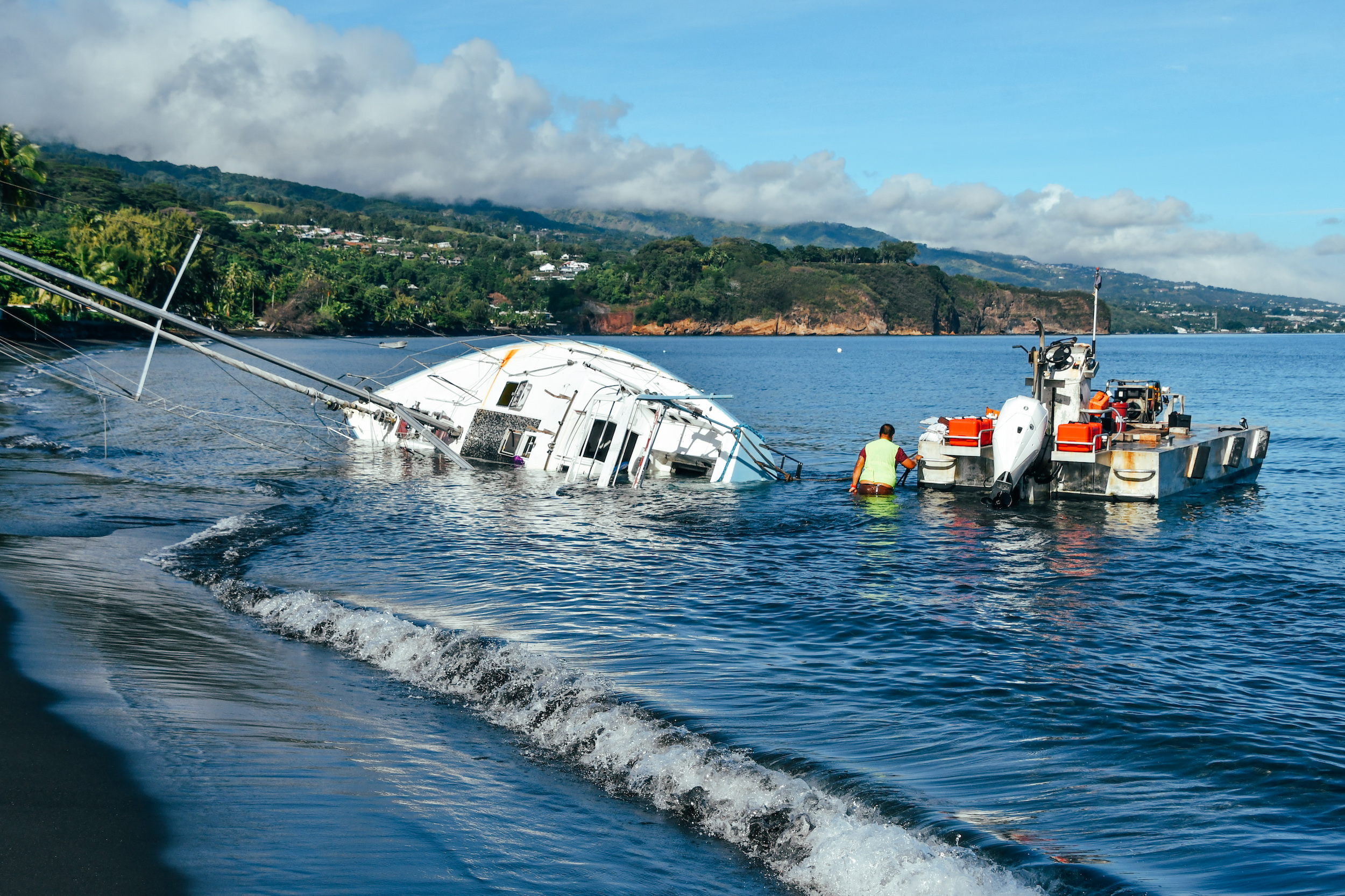 Pointe Vénus : Le remorquage du voilier échoué prévu pour mercredi