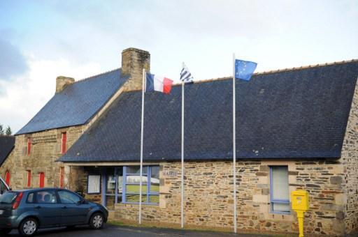 Le jardinier a pris de "i[gros risques pour lui-même et les autre]is", déplore Bernard Guérin, le sous-préfet de Brest.