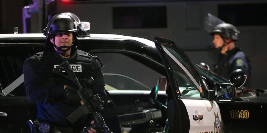 Le suspect est activement recherché.