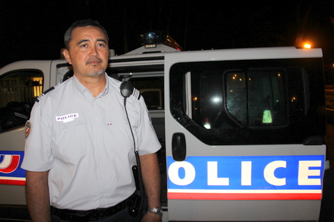 Le commandant Tamatea Tuheiava dirigeait l'opération vendredi soir. Son objectif : "Contrôler un maximum de véhicules pour juguler l'explosion des vols".