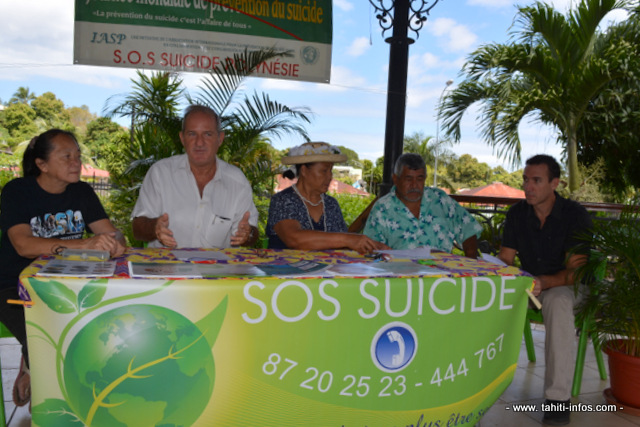 Présentation de la journée mondiale de la prévention du suicide avec des responsables de l'association SOS Suicide : Germaine David-Vanquin, Stéphane Amadeo, Annie Meunier. Mais aussi un élu de la mairie de Pirae et Laurent Le Goff de de l'AS Pirae cyclisme qui organisait, ce dimanche, une randonnée et une compétition cycliste jusqu'au Belvédère pour récolter des fonds pour l'association SOS Suicide.