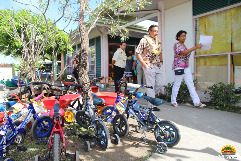 Une clôture de l'aire de jeux et une piste cyclable ont été réalisées à l'école maternelle de Raitama.