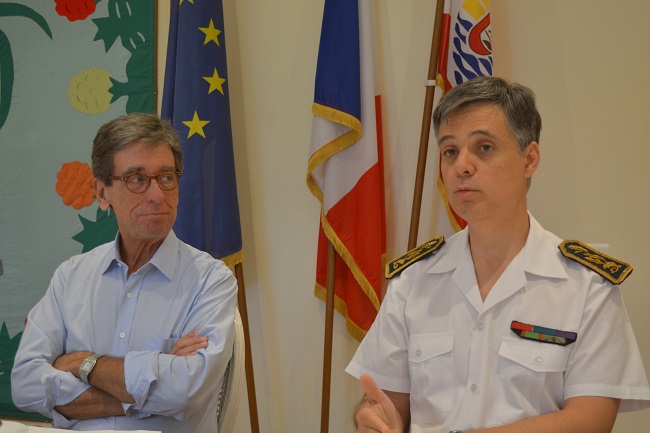 Gilles Cantal, secrétaire général du haussariat et Lionel Beffre, le haut commissaire de Polynésie française, lors du petit-déjeuner avec  la presse hier matin. Gilles Cantal devrait apprendre ce mercredi, à l'issue du conseil des ministres à Paris, sa prochaine affectation.