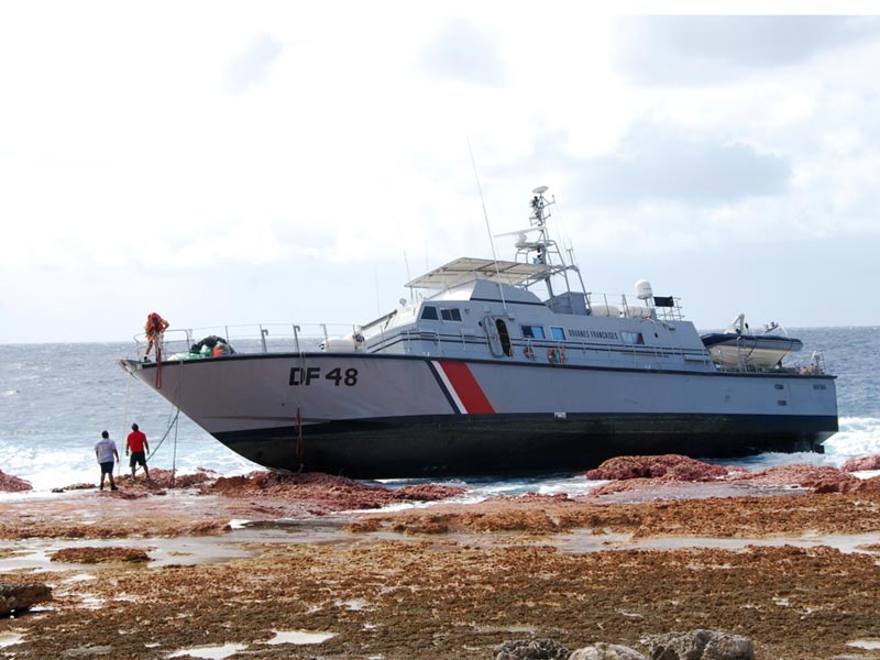 L'Arafenua s'était échoué le 1er juin 2014 et n'avait pas pu être remorqué.  L'épave a finalement été "découpée" sur place quelques mois plus tard et le site de l'accident, dépollué avec le soutien logistique d'une barge du Pays.