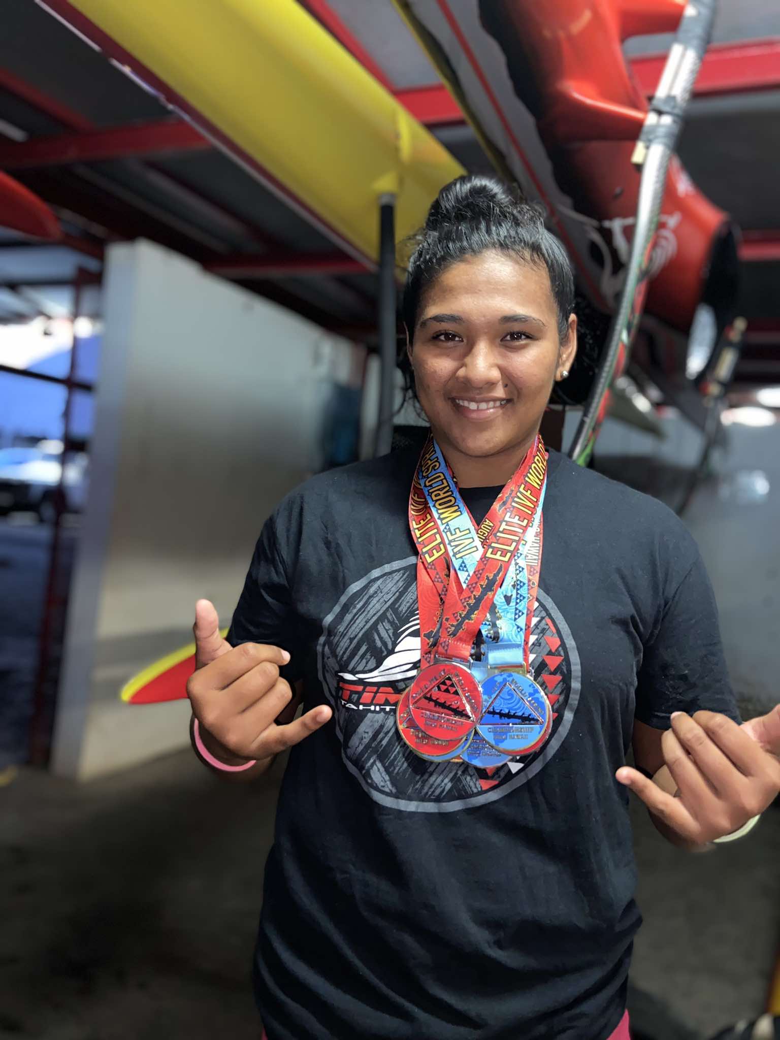 Retour à l’entraînement avec ses médailles, qui motivent Mihinoa Paari à faire “encore mieux” (Crédit : DR).