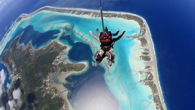 Un projet d'école de parachutisme en Polynésie