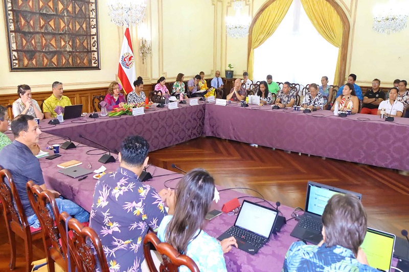 Les associations de jeunesse derrière leur ministre