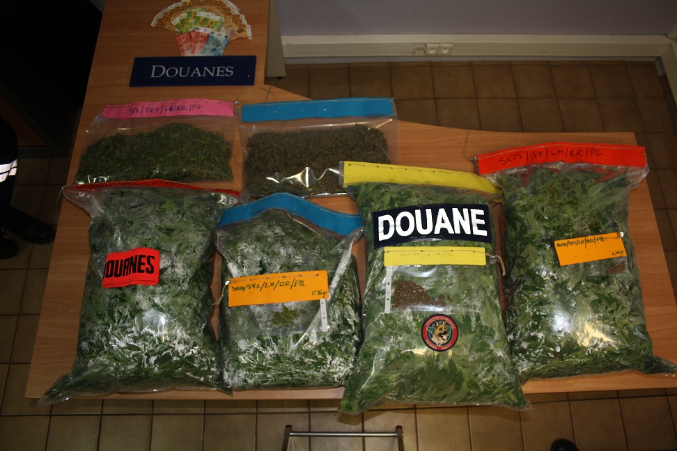 13,5 kilos de paka saisis par la douane