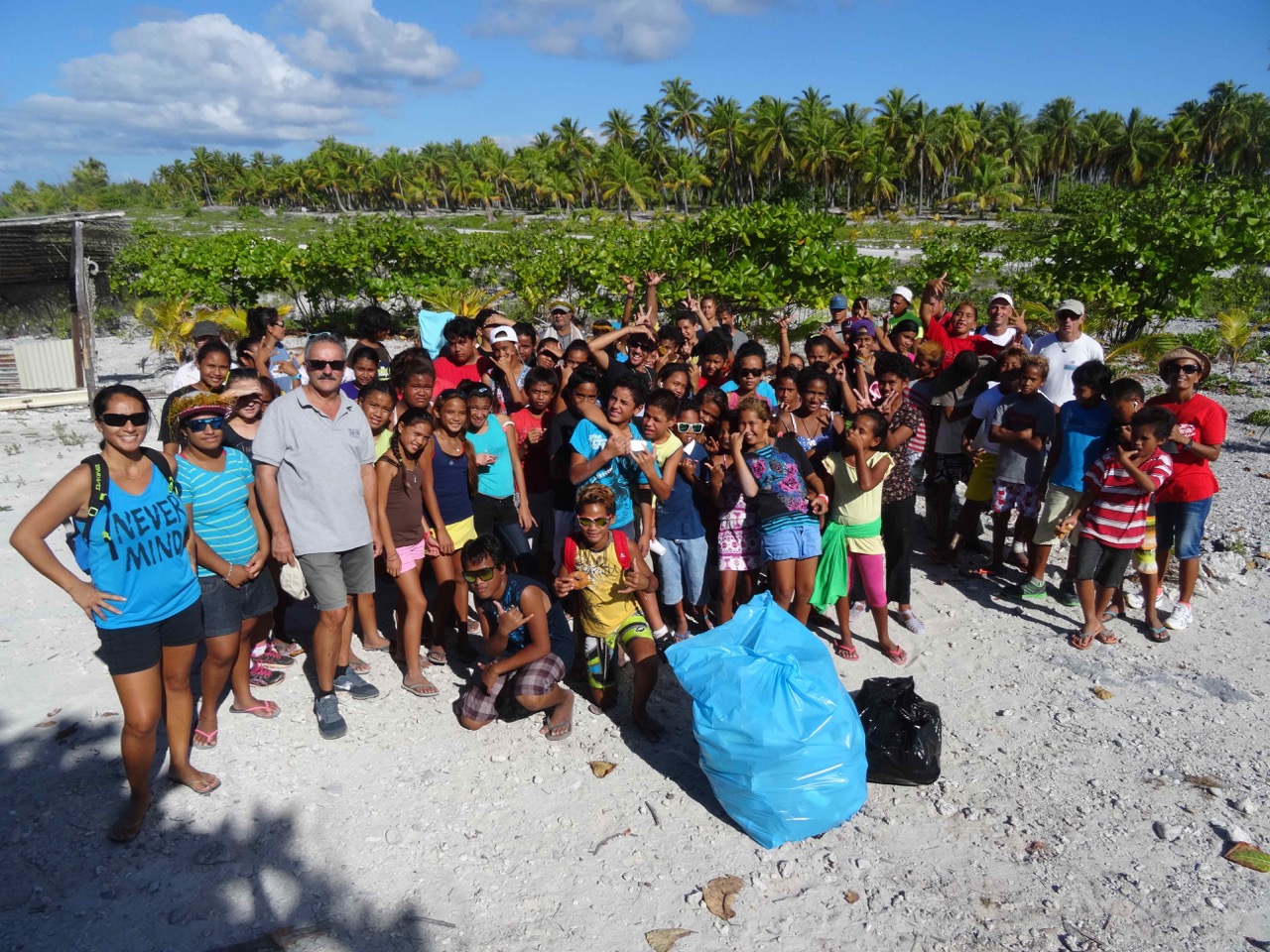 80 élèves ont participé à l'opération "Marche pour ton atoll propre", organisée par l'association sportive du collège de Makemo.