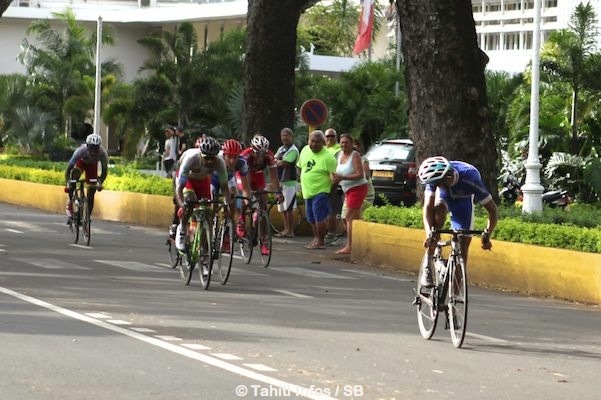 Une belle arrivée au sprint devant le haut commissariat de la république