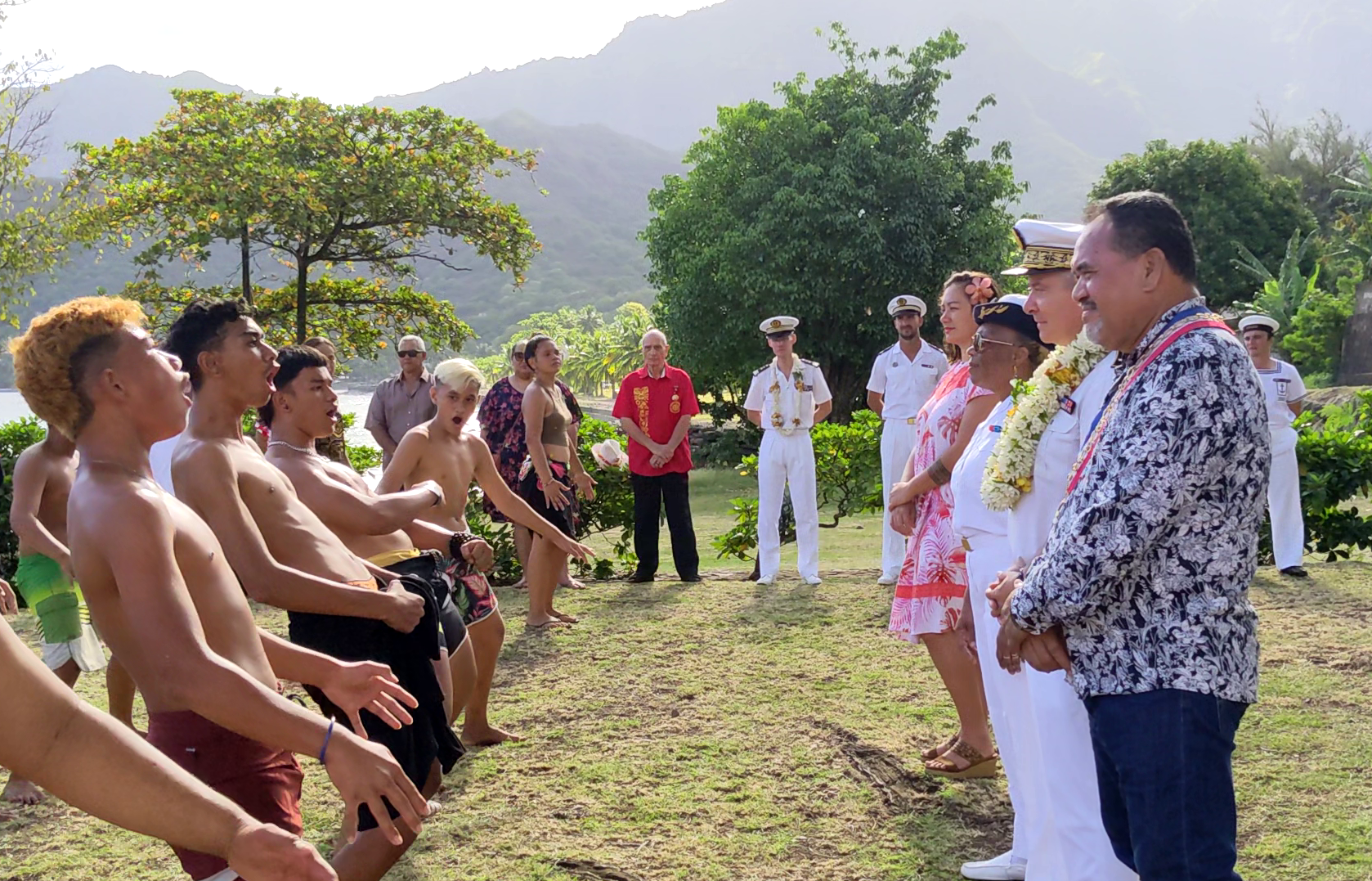 L’Arago dit adieu à Nuku Hiva, son île marraine