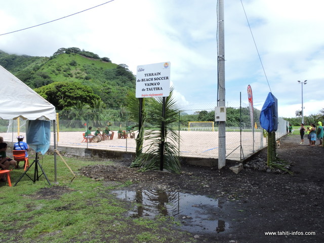 Le nouveau terrain de Beach soccer se trouve juste à côté de la salle omnisport de l'IJSPF à Tautira