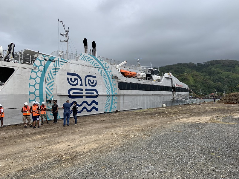 Le Apetahi Express a navigué à peine plus d'une heure pour se rendre au quai de Faratea, alors que la mer était agitée. Crédit photo : Thibault Segalard.