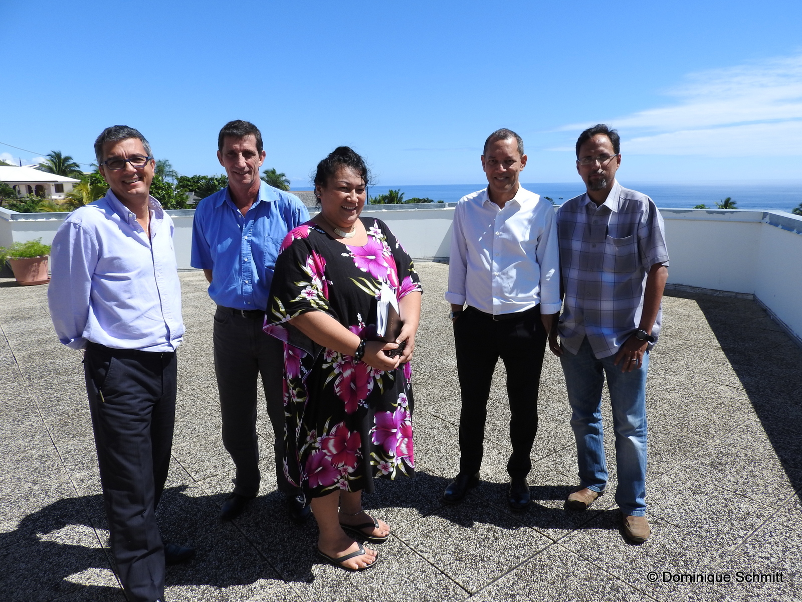 De gauche à droite : Jean-Philippe Lemée, le directeur d'antenne télé, Christophe Marquand, le directeur d'antenne radio, Noëlla Tau, la rédactrice en chef radio, Jean-Philippe Pascal, le directeur régional, et Teiva Roe, le rédacteur en chef télé par intérim.