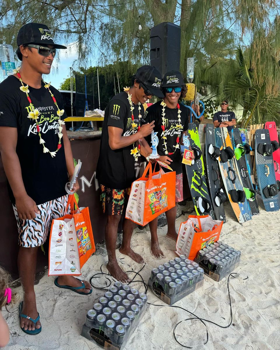 Les riders de Tahiti et Raiatea ont pu se mesurer à la jeune garde locale, parmi lesquels Oehau Dolcini, Tepou Vaetua et Vavau Vaetua, vainqueurs de la compétition dans la discipline freestyle. © Lucie Scarparo