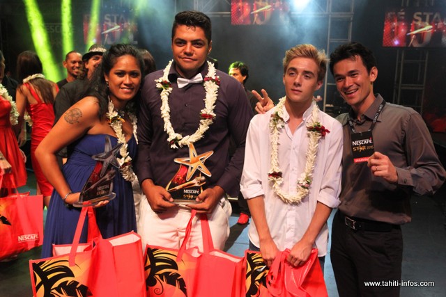 2e Tevahine Tefafano, 1er Fred Garbutt, 3e Ugo Benterfa et Stéphane Mailion, directeur général de Nescafé Polynésie