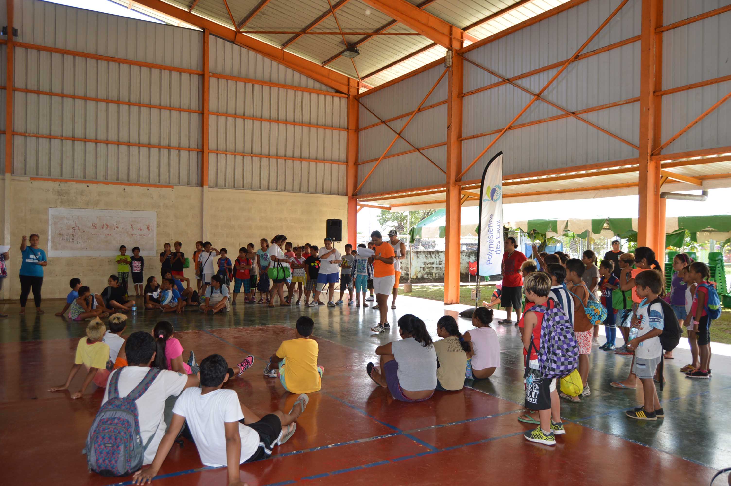 Cents enfants participent cette semaine, à divers animations sportives organisée par Pirae Volley Club