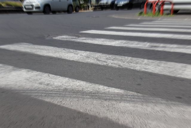 Plus de peur que de mal pour cette mère et sa petite fille, très légèremement blessées mais surtout choquées.