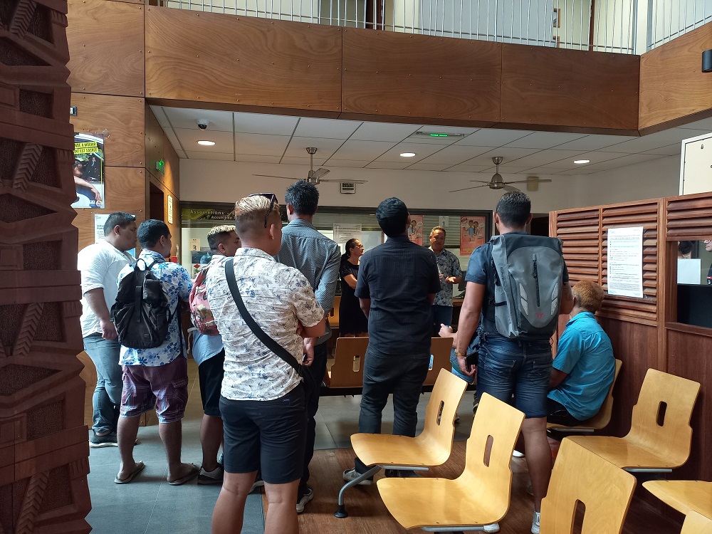 Les “oiseaux de rues” visitent les institutions