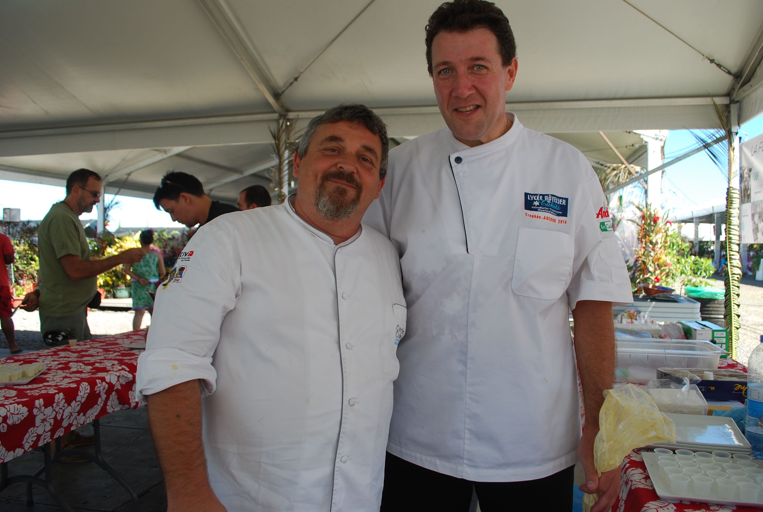 Franck Matteo, professeur de boulangerie et Jérôme Coulon, professeur de pâtisserie ont préparé un jus de fruits banane vanille transformé en crème.