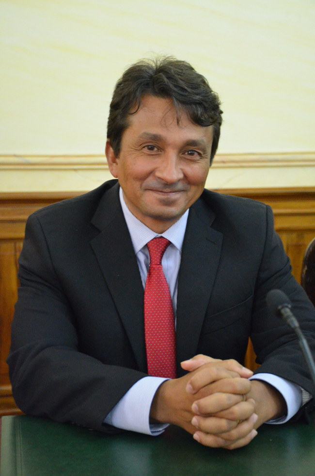 Le vice-président du Pays, Nuihau Laurey est en tant que sénateur co-rapporteur du budget ultramarin de l'Etat et l'artisan du budget 2016 du Pays.