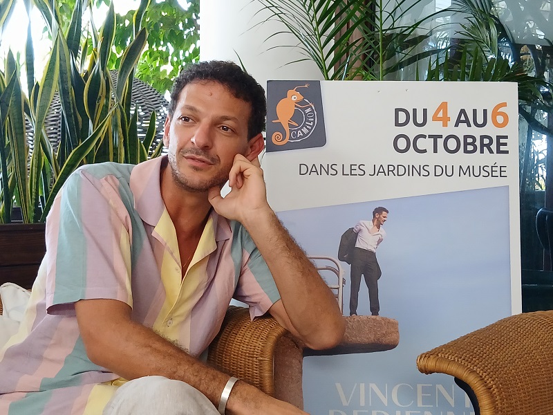 Vincent Dedienne vient “chatouiller” Tahiti