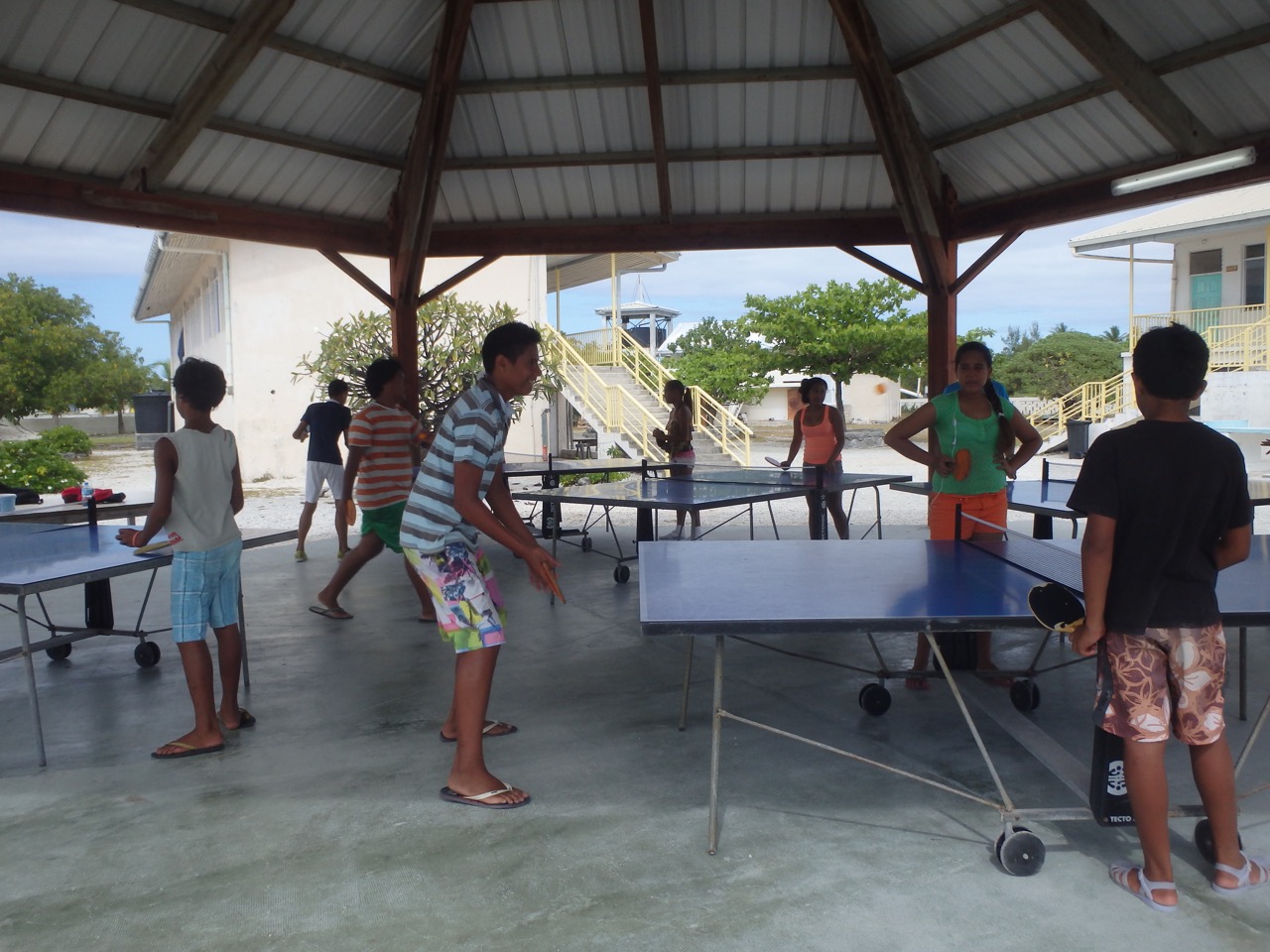 Une activité qui plaît beaucoup aussi : le ping-pong. Cinq tables ont été installées durant les vacances scolaires