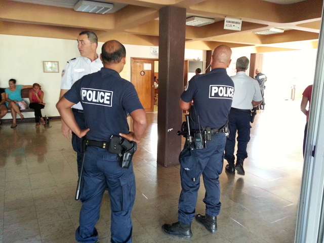 Le dispositif policier a été renforcé une fois encore, ce lundi au palais de justice de Papeete ou des dossiers de violences urbaines étaient jugés.