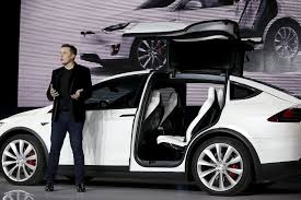 Tesla dévoile son 4x4 Model X après deux ans de retard