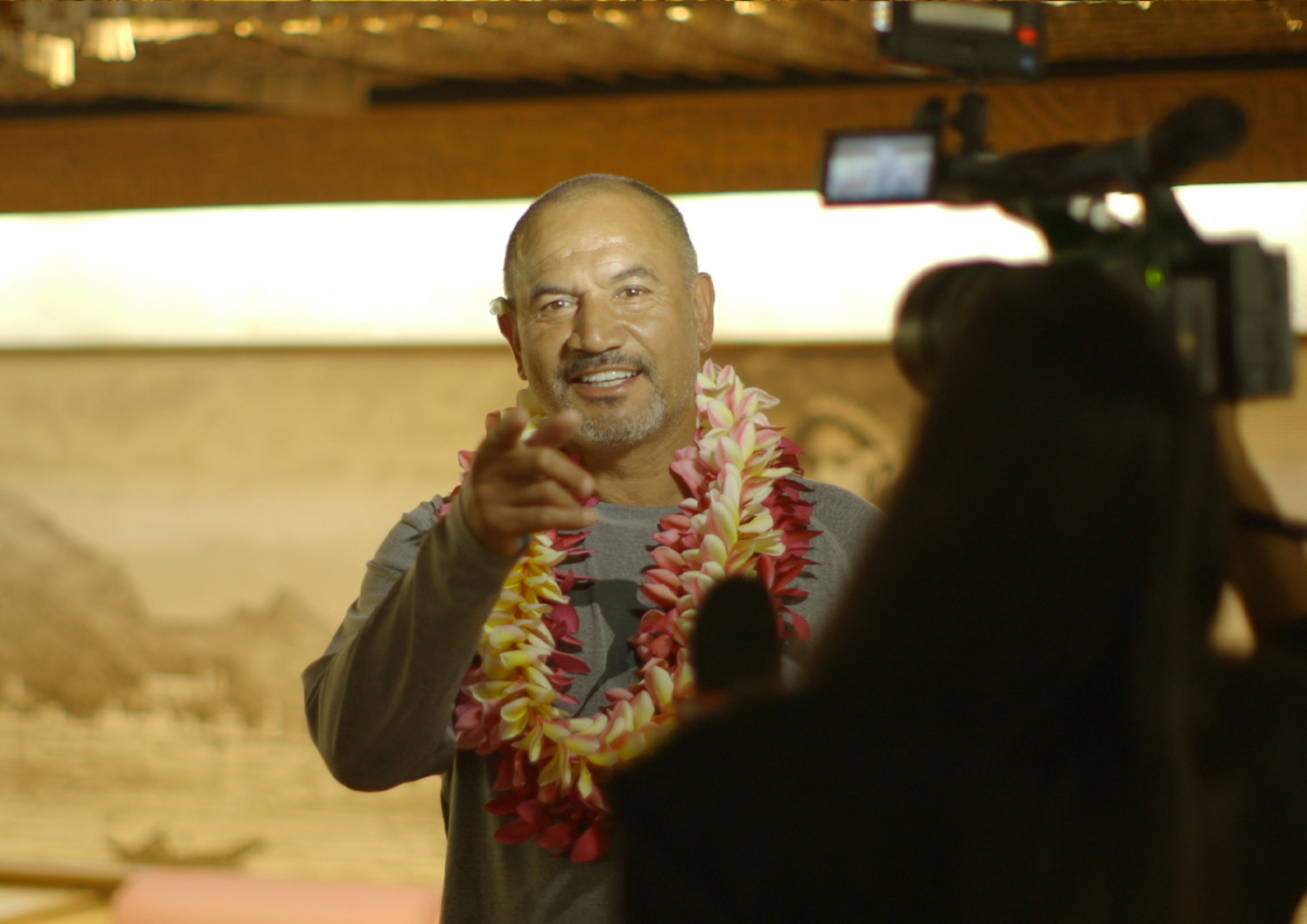 L'acteur maori Temuera Morrison a été accueilli mercredi soir à Tahiti par l'équipe locale du projet.