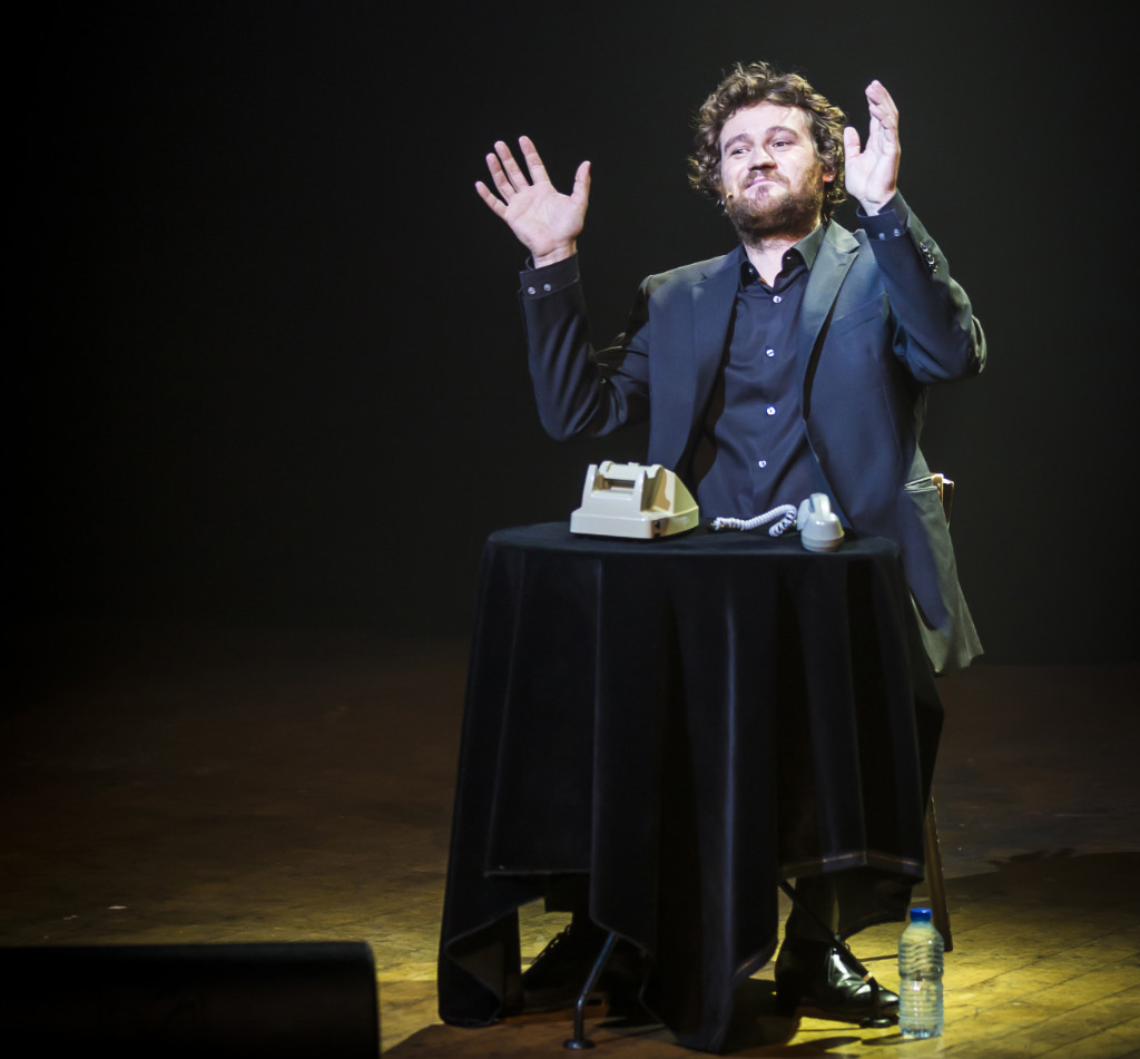 L'humoriste dévoilera son nouveau spectacle, "Fournisseur d'excès", les 8, 9 et 10 octobre au Grand Théâtre de la Maison de la Culture.