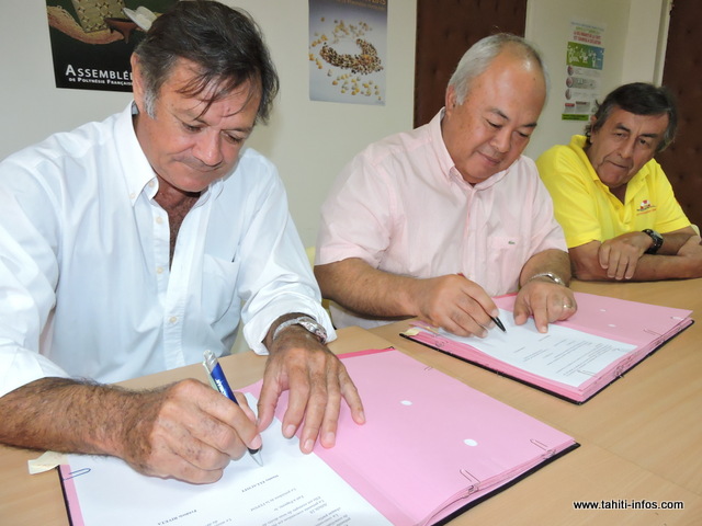 Une convention de partenariat a été signée ce mardi matin, entre le ministre de l'agriculture Frédéric Riveta et le président de la FEPSM, Stanley Ellacott, pour permettre à cette fédération d'utiliser un bateau du SDR, pour leurs actions de sauvetage en mer.
