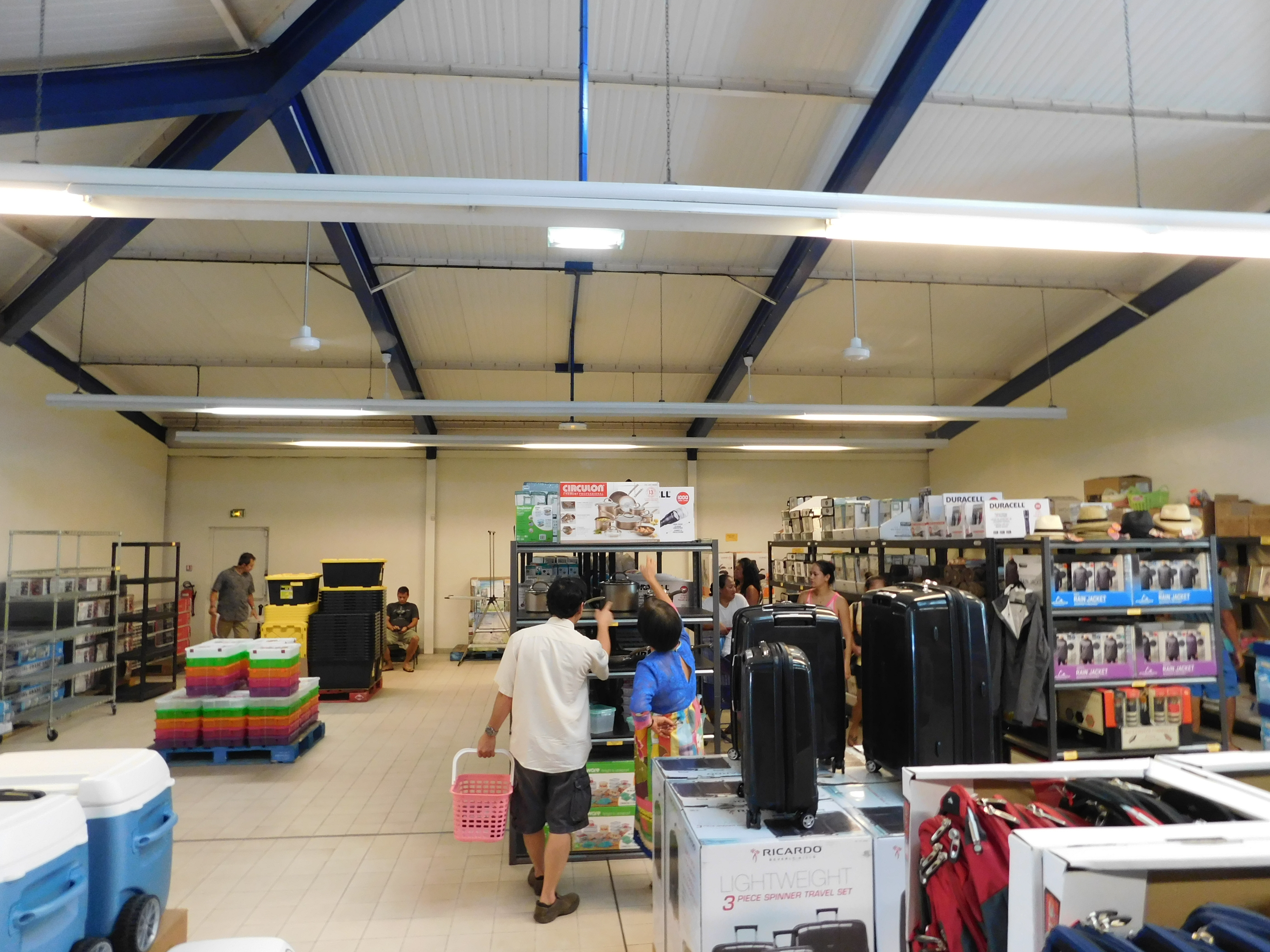 Fare Center: un nouveau magasin de bonnes affaires à Taravao