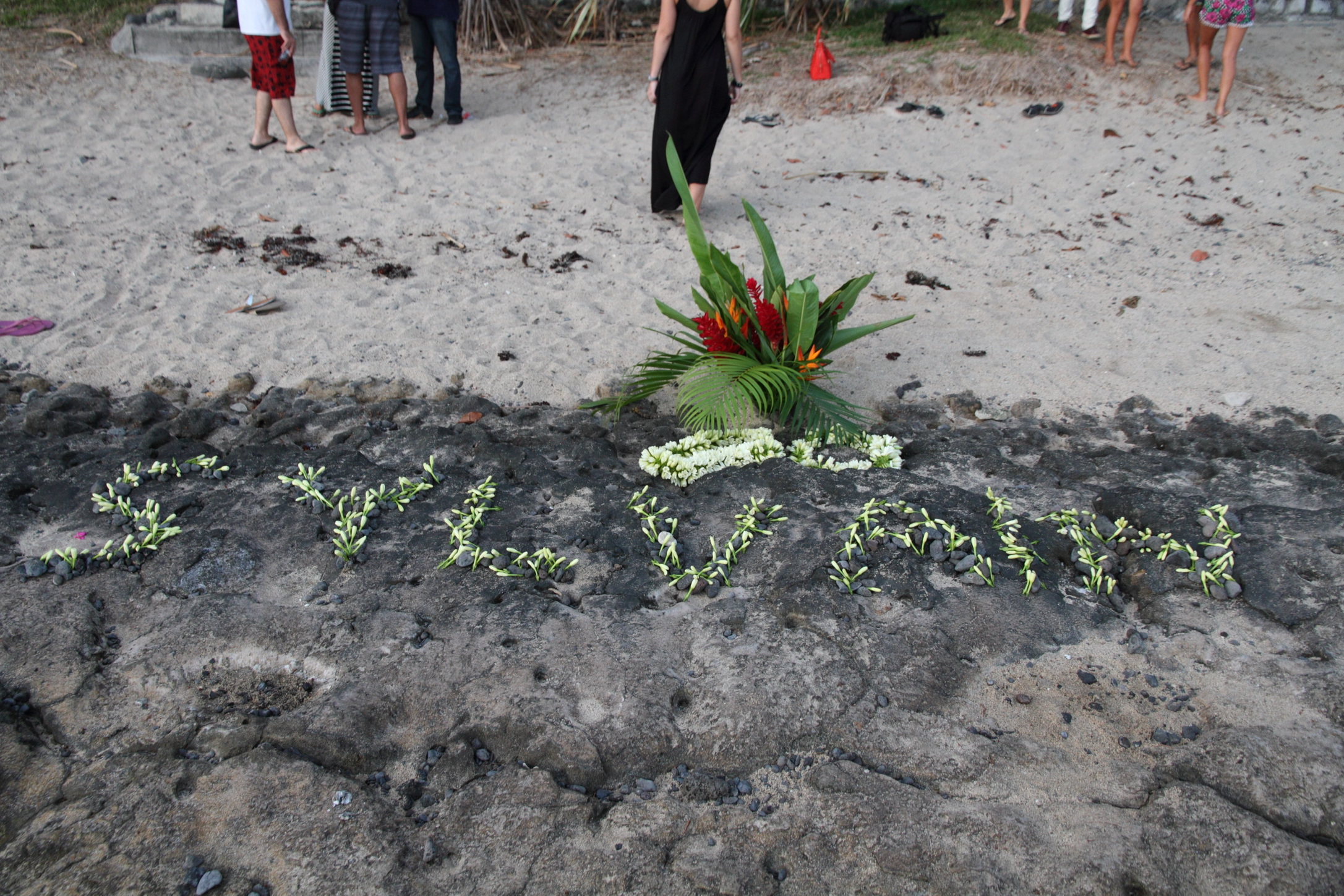 "Adieu Sylvain", à Punaauia, ils rendent hommage à leur ami disparu dans le crash d'hélicoptère de Nouméa