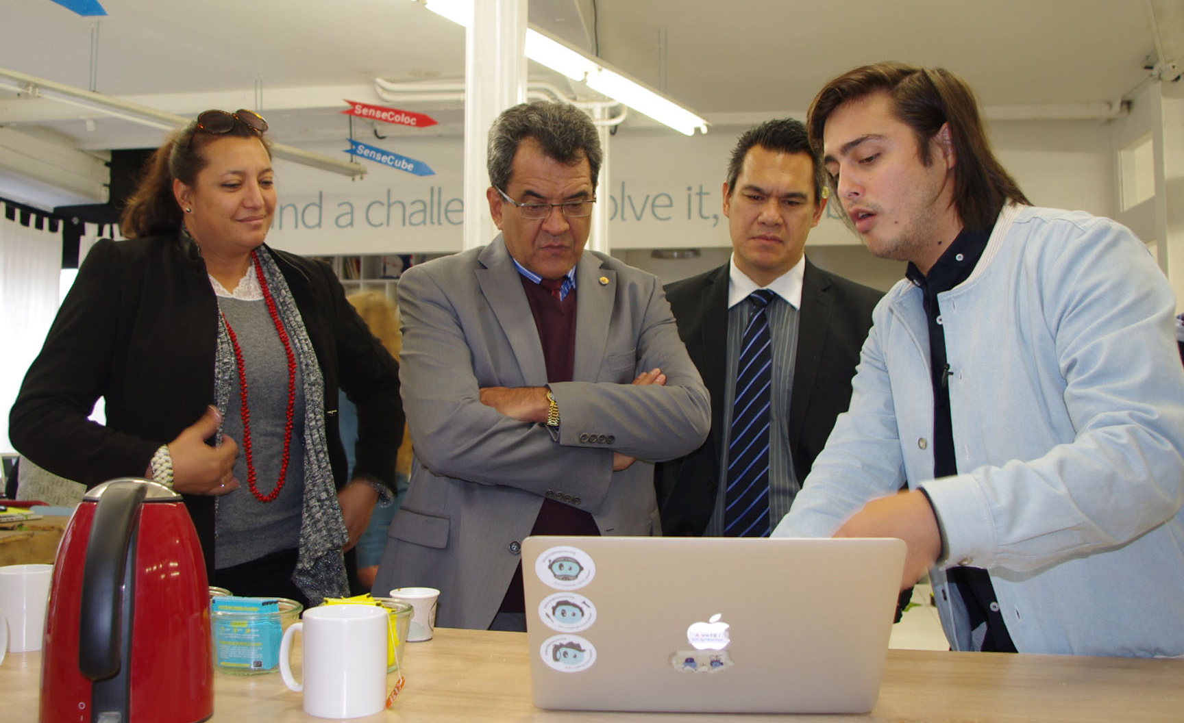 Économie sociale et solidaire : Édouard Fritch visite l’incubateur de Make Sense