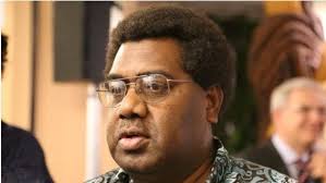 Le week-end dernier, Marcelino Pipite, Président du Parlement de Vanuatu, a profité d’une brève période d’intérim pour assumer les fonctions du Président de la République, en voyage à l’étranger, et décidé de gracier 14 députés, dont lui-même, reconnus coupables de corruption.
