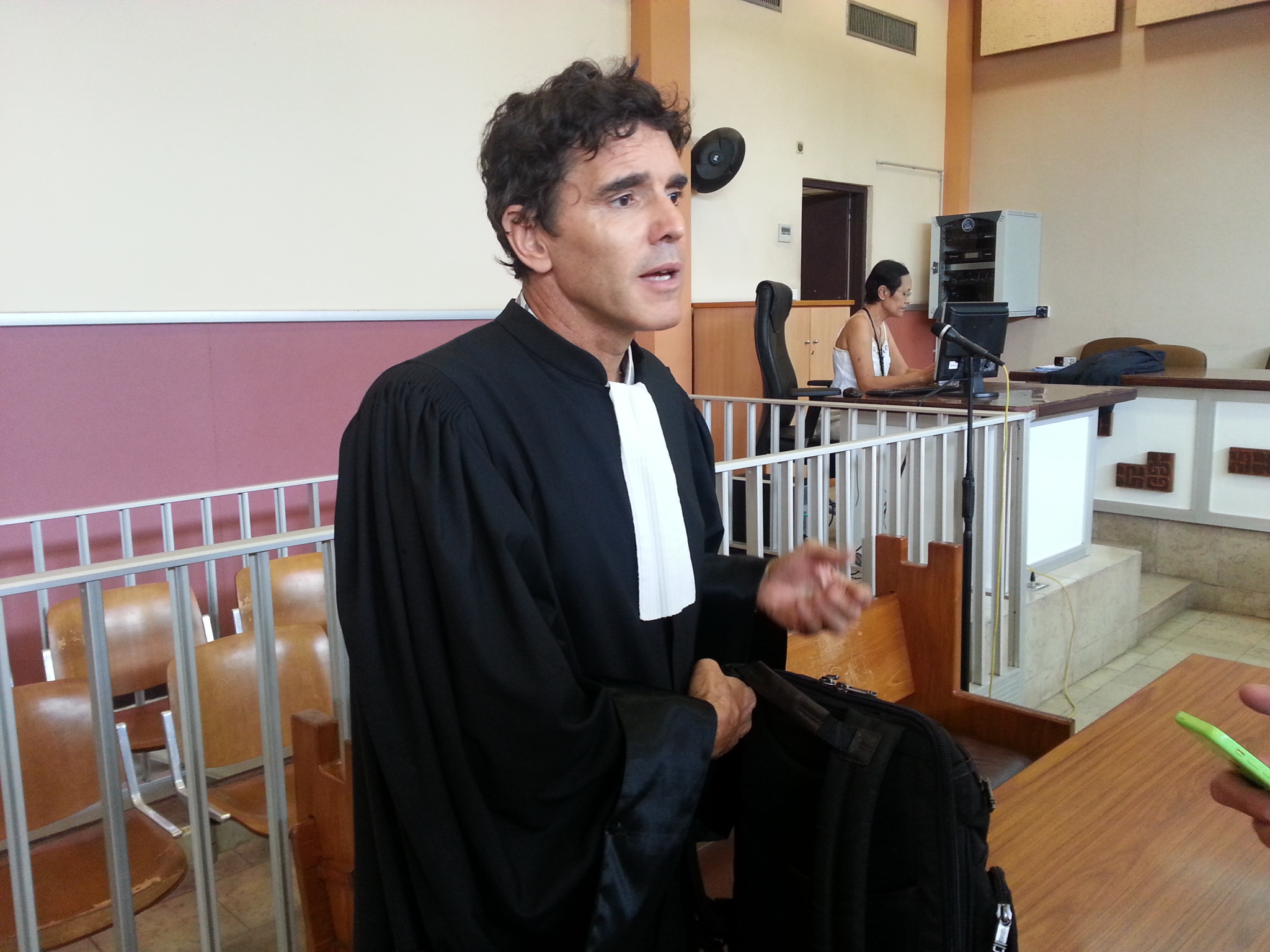 L'avocat de William Bernier, Me Gourdon, plaidera finalement pour son client le 27 octobre prochain en espérant que William Bernier soit sorti d'affaire après son geste désespéré.