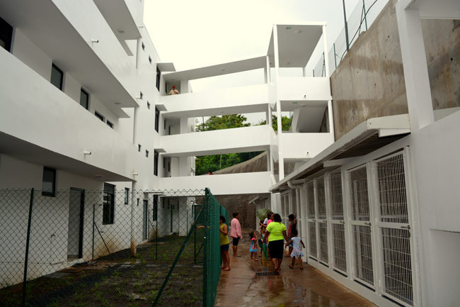 En décembre 2014, 25 familles d'Outumaoro prenaient possession des clés de leur logement de la résidence Teiviroa. Es 25 logements étaient les seuls en habitat collectif livrés par l'OPH l'an dernier.