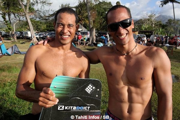 Tetuatau Leverd, à droite, ici avec Tevarii Tau, un garçon simple, talentueux et radieux