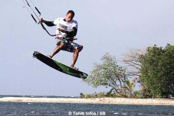 Etau excellait en kite 'freestyle'