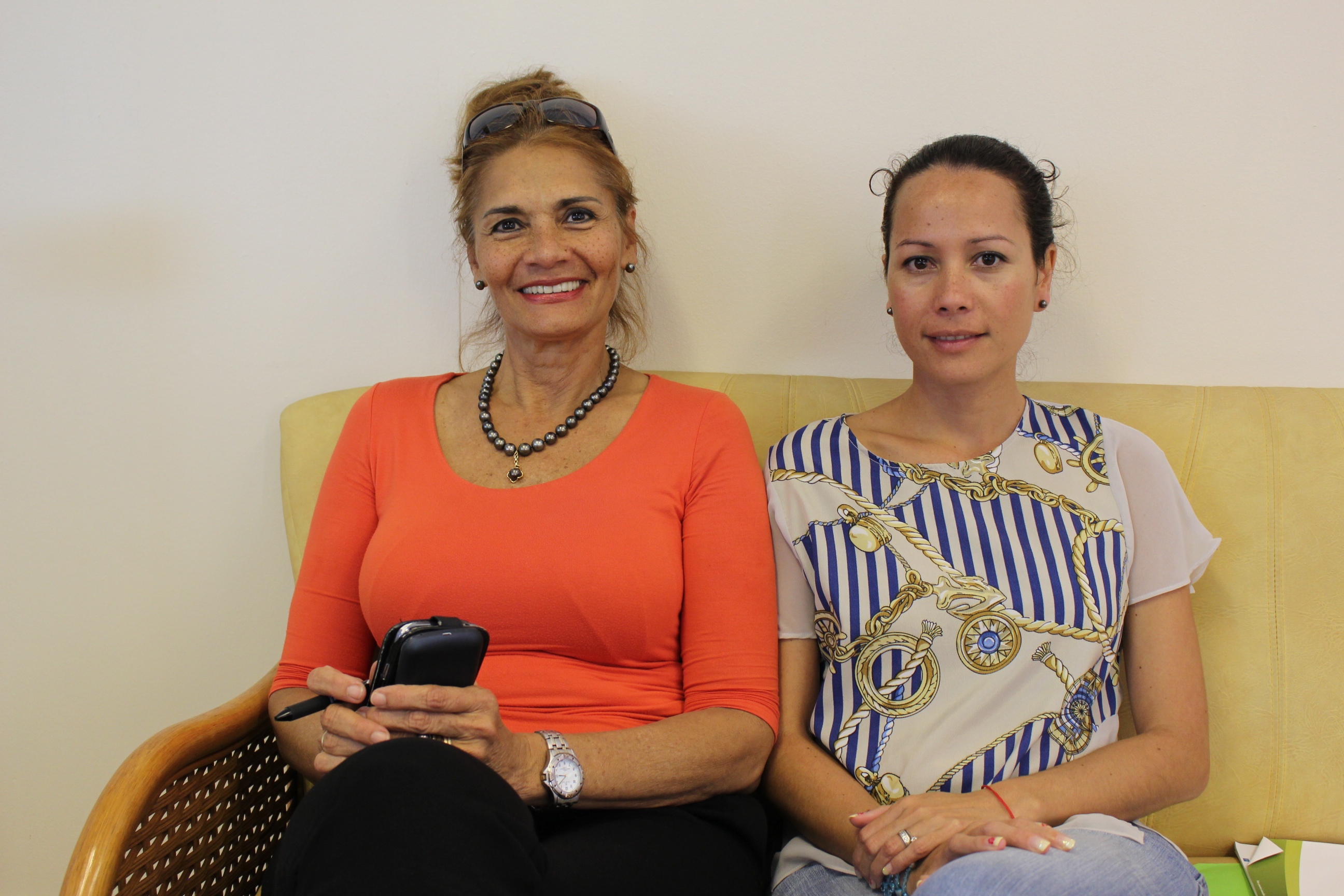 Danièle Guyonnet, la directrice de l'Institut de la jeunesse et des sports de Polynésie française et de Cécile Tiatia, conseillère technique au ministère de l'éducation font le point sur les revendications des étudiants du Centre d'hébergement étudiant.