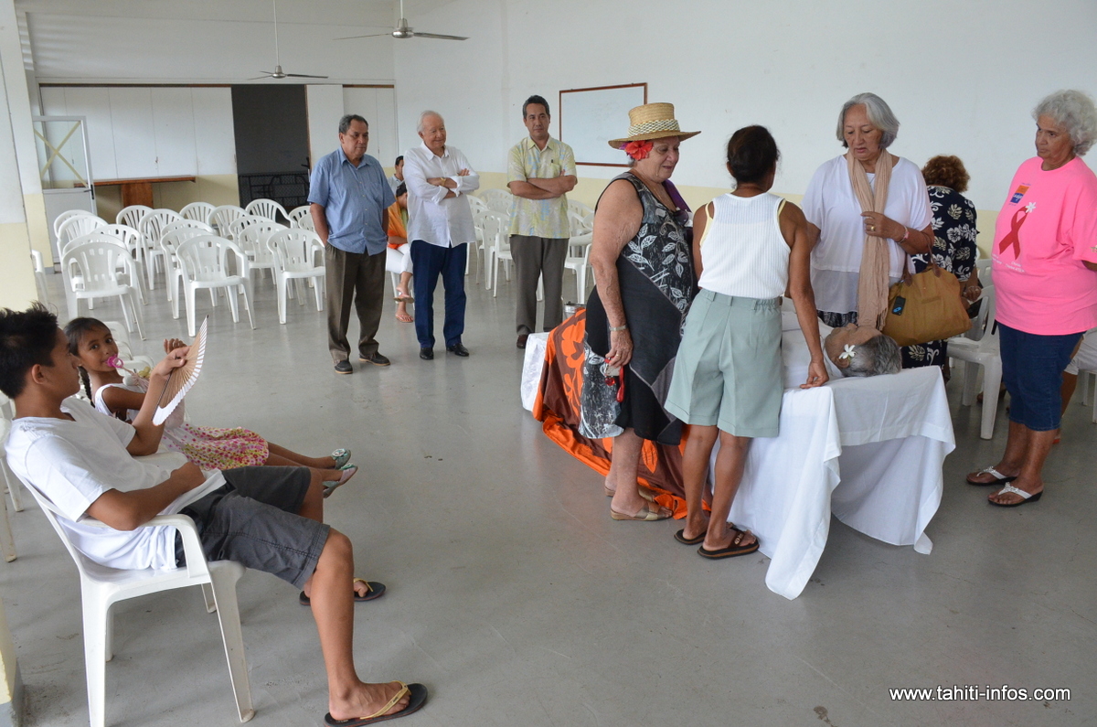 Le corps de Tato Gatien sera exposé à l’église de la Sainte Trinité à Pirae, toute la journée mardi. Une messe doit être prononcée  à 19 heures. La cérémonie d'enterrement est prévue mercredi 4 novembre en milieu de matinée, au cimetière communal de Pirae, après une messe dite à 8 heures, église de la Sainte Trinité.