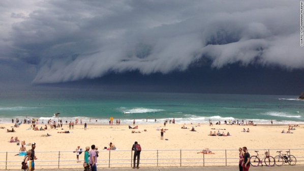 Une «vague venue du ciel» déferle sur Bondi Beach