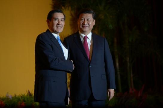 "Nous sommes une famille, aucune force ne pourra nous séparer", a déclaré le président chinois Xi Jinping à son homologue taïwanais Ma Ying-jeou pendant leur rencontre inédite.