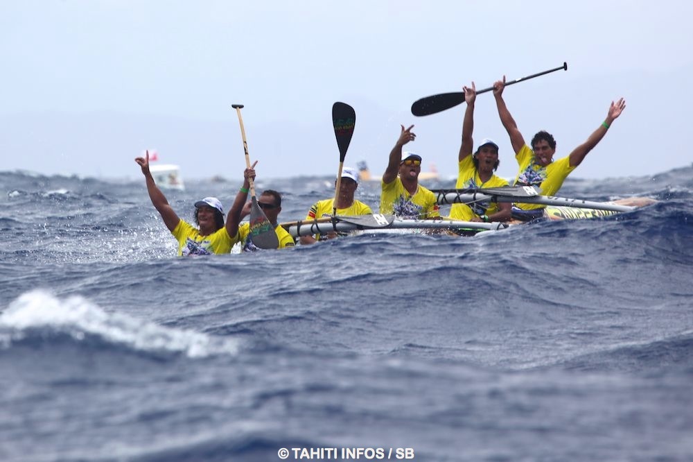Edt Va'a surfe et exulte à l'approche de Bora