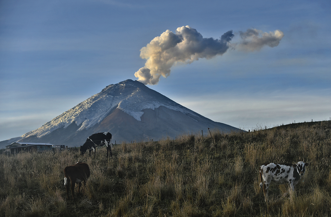 Le Cotopaxi, volcan sud-américain sous haute surveillance